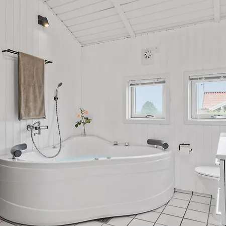 3 Bedroom Awesome In Casa vacanze Broager