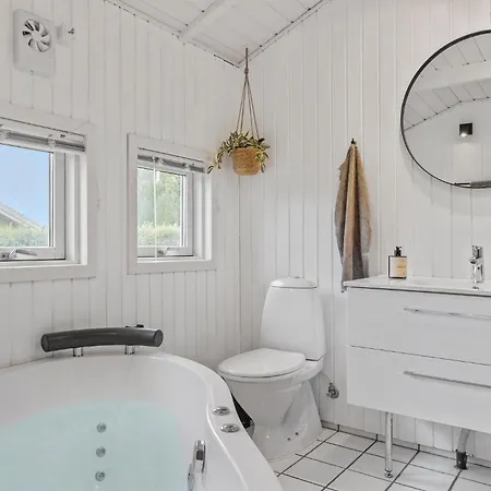 3 Bedroom Awesome In Casa vacanze Broager