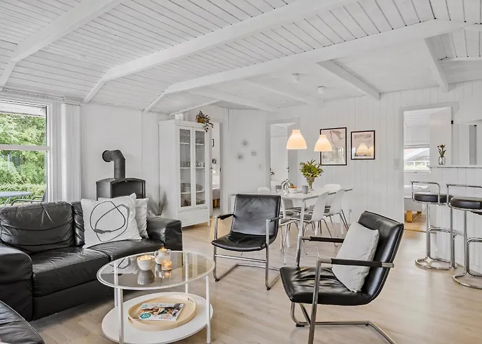 3 Bedroom Awesome In Broager